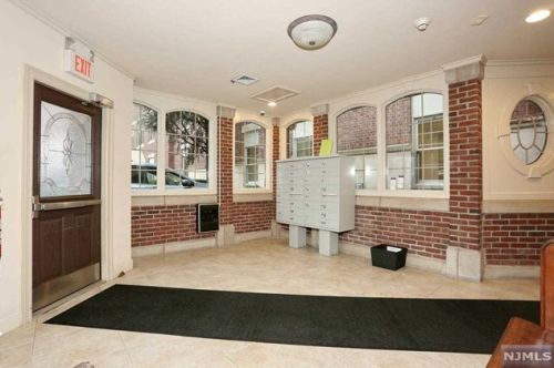 3402 Rio Vista Dr, Mahwah NJ  07430-4005 exterior