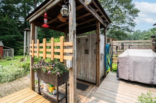 25 Losee Dr, Litchfield CT  06778-2507 exterior