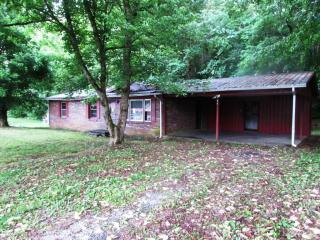 106 Pendergrass Dr, Byrdstown TN  38549-2305 exterior