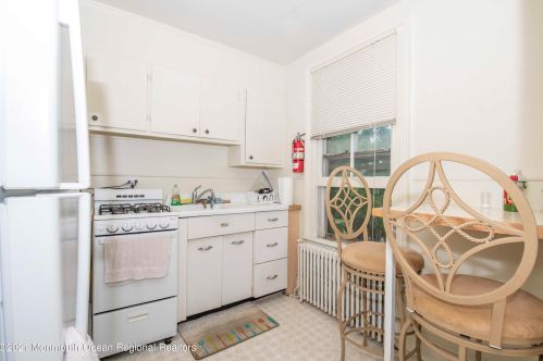 60 Manalapan Ave, East Freehold NJ  07728-1655 exterior