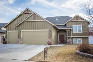 1450 7th St, Dickinson ND  58601-6351 exterior