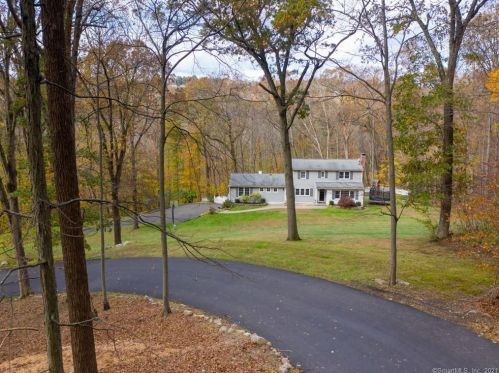 32 Colonial Rd, New Canaan, CT 06840-2407