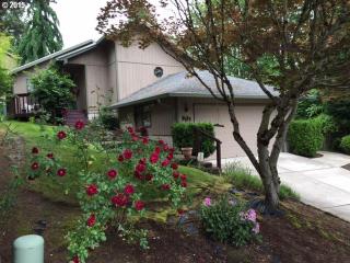 6111 33rd Pl, Portland, OR 97239-6801