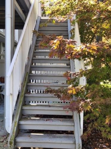 14 Crestmont Rd, Bedminster NJ  07921-1422 exterior