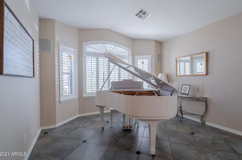 7002 Lone Cactus Dr, Glendale AZ 85308-9508 exterior