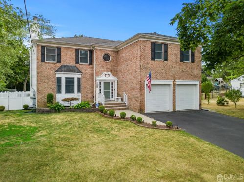 11 Hilltop Blvd, East Brunswick, NJ 08816-2833