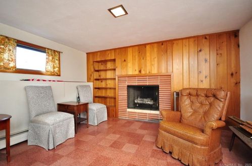 50 Gardner St, Manchester CT 06040-6606 exterior