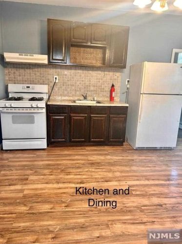 130 Summer Ave, Newark NJ  07104-1903 exterior