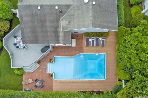 34 Forsythia Ln, Muttontown NY  11753-2337 exterior