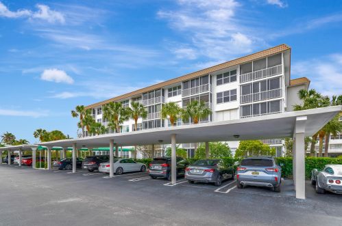 921 Gardenia Dr, Delray Beach FL  33483-4844 exterior