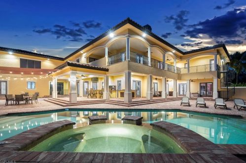 663 Hickory Rd, Naples, FL 34108-2638