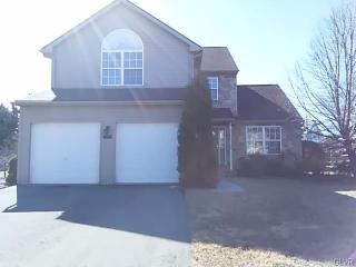 3271 Sequoia Dr, Macungie, PA 18062-9379