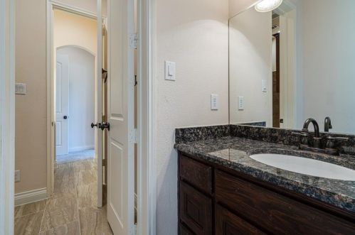 4004 Rothschild Dr, Lewisville TX  75022-5339 exterior