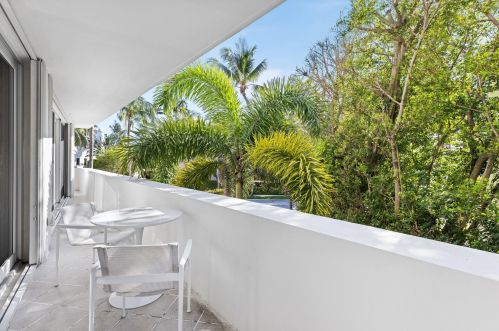 130 Sunrise Ave, Palm Beach FL  33480-3982 exterior