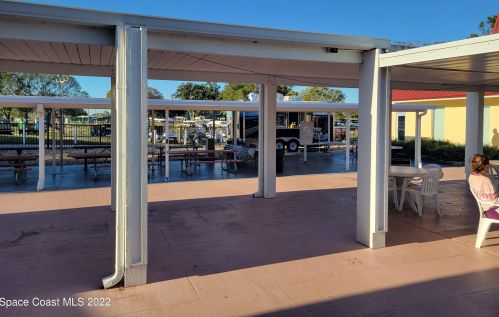 610 Dolphin Cir, Sebastian FL  32976-2591 exterior