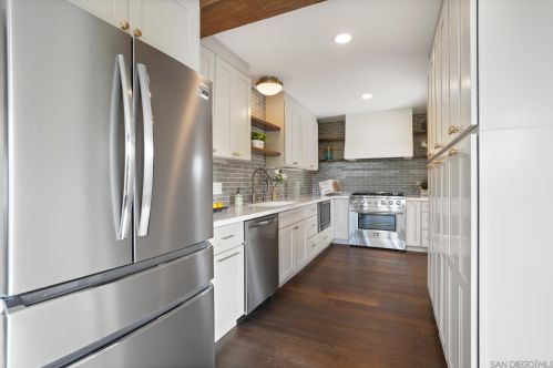 2824 Chatsworth Blvd, San Diego CA  92106-1462 exterior