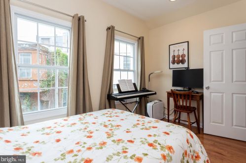 726 24 St, Philadelphia PA 19146-2540 exterior