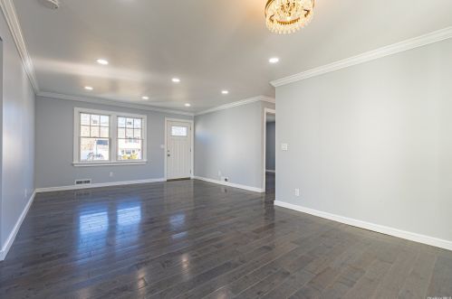 151 Reynolds Rd, West Islip NY  11795-2916 exterior