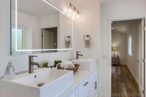 916 Alyssum Rd, Carlsbad CA  92011-3907 exterior
