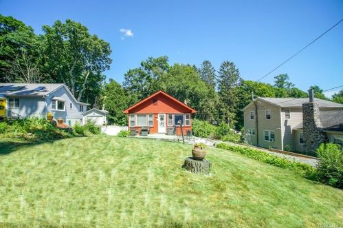 6 Brookside Dr, Yorktown Hgts, NY 10598-6604