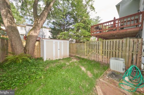 6117 Quiet Pond Ct, Springfield VA  22015-3724 exterior