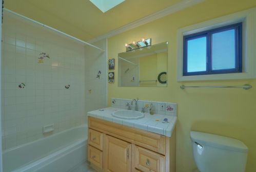 1237 Flores St, Seaside CA  93955-5516 exterior