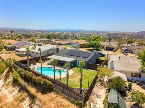 2905 Linda Dr, Oceanside CA  92056-4352 exterior