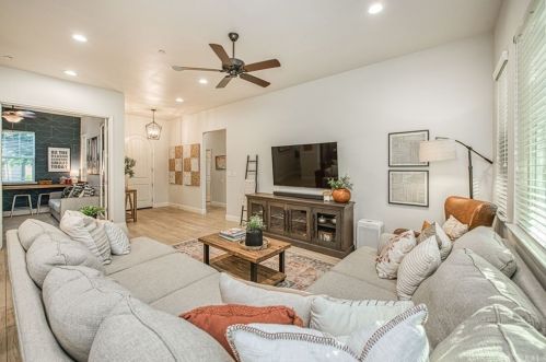 2574 Utah Ave, Fresno CA  93720-3977 exterior