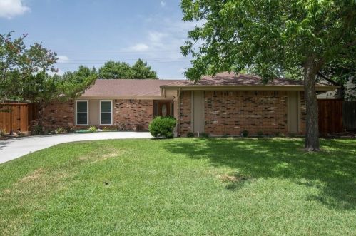 908 Firestone Ln, Richardson TX  75080-1516 exterior