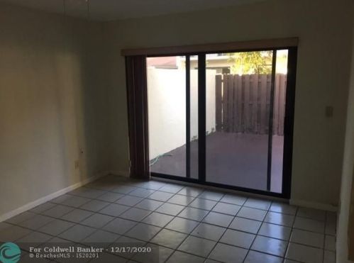 6825 38th St, Hollywood FL  33023-6673 exterior