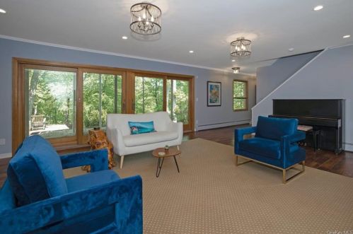 12 Fawn Hl Rd, Tuxedo Park NY  10987-3531 exterior