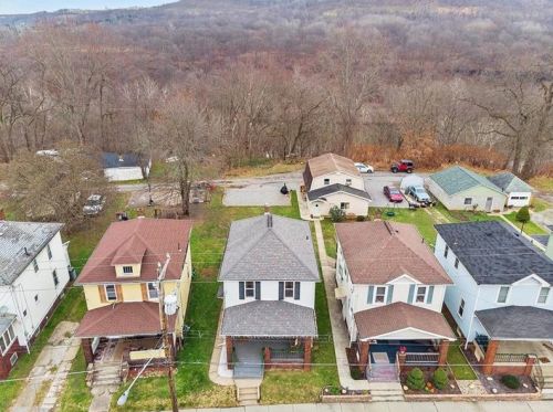 4510 4th Ave, Beaver Falls, PA 15010-3313