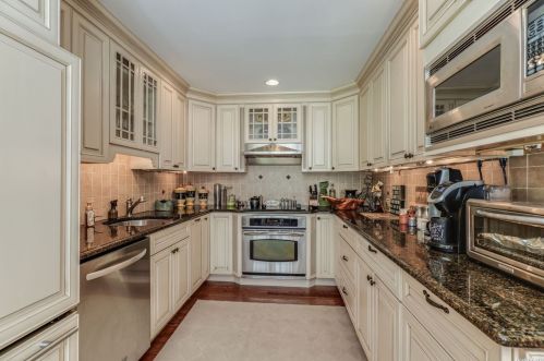 49 Villas Cir, Huntington Station, NY 11747-3055
