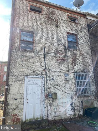 212 Perry St, Trenton NJ 08618-3925 exterior