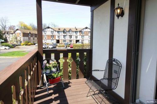 2904 Mark Twain Way, Mahwah NJ  07430-3429 exterior