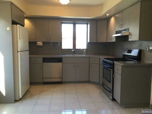 30 Crescent Ave, Cliffside Park NJ  07010-3046 exterior