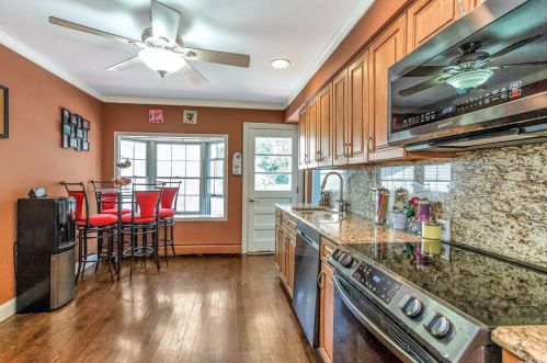 6 Stuart Ct, Huntington Station NY  11746-4237 exterior