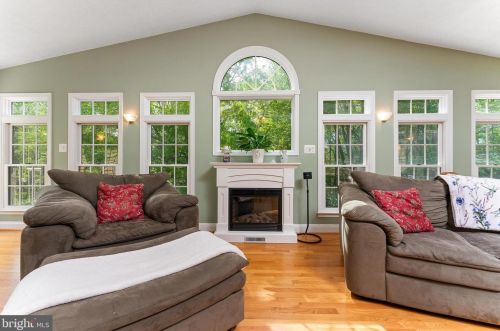 10085 Fox Hound Dr, Nokesville VA  20181-1431 exterior