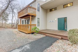 216 Woodland Dr, Cromwell, CT 06416-1166