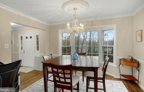 5666 Sutherland Ct, Springfield VA  22015-1850 exterior