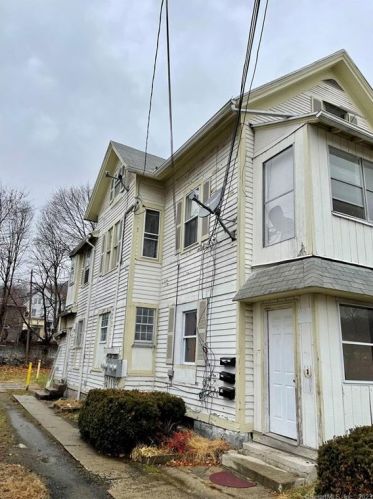 23 Robinson St, Waterbury, CT 06704-3621
