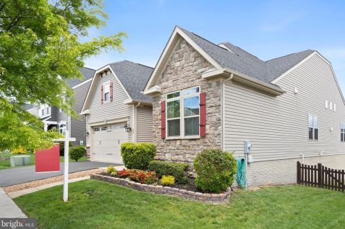 32 Black Forest Ln, Lovettsville VA  20180-8506 exterior