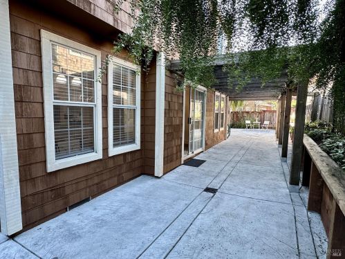 2647 Lago Oaks Dr, Santa Rosa CA  95405-9100 exterior