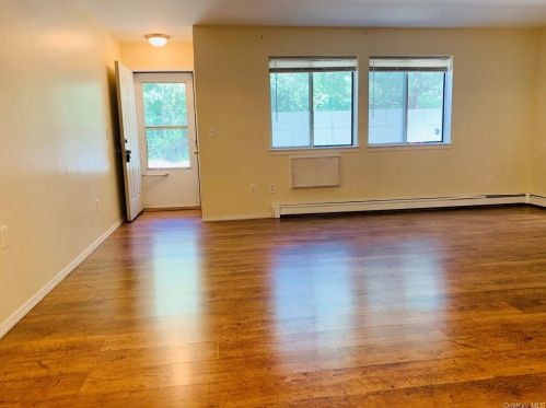 1 Ruth Ct, Middletown NY  10940-5328 exterior