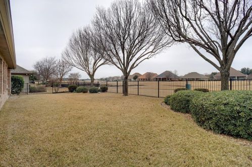 9404 Orangewood Trl, Denton TX  76207-8622 exterior