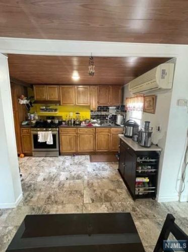 8 3rd St, Moonachie NJ  07074-1840 exterior