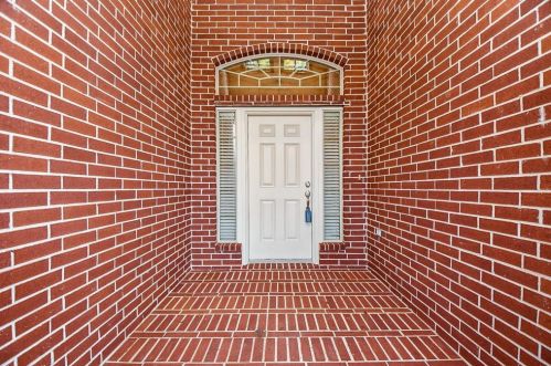 110 Sweet Leaf Grove Ln, Conroe TX  77384-3755 exterior