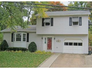 2033 Marmon Dr, Erie, PA 16509-3431