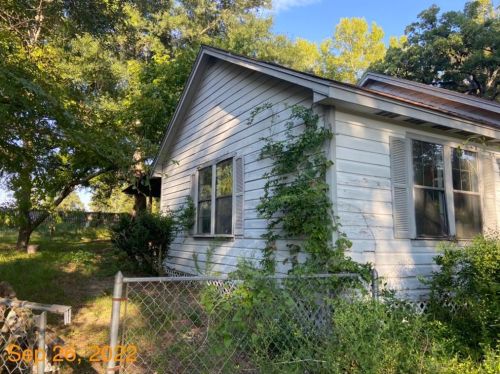 3412 Powell Rd, Huntsville, TX 77340-6524