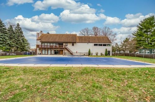 376 Cypress Rd, Hartford CT  06111-5616 exterior
